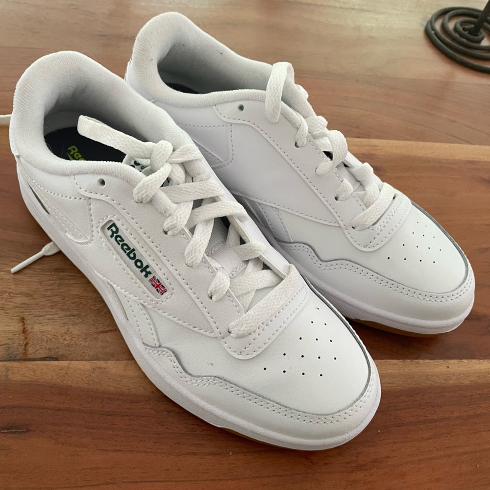 Reebok Club Memt Sneakers Size 7